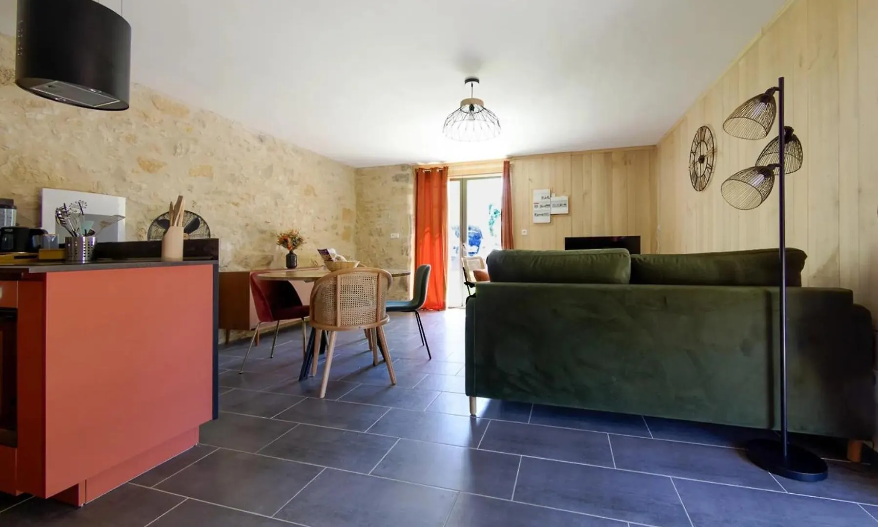 Holiday home Les Gites De La Vallee Du Ceou Gourdon-en-quercy France
